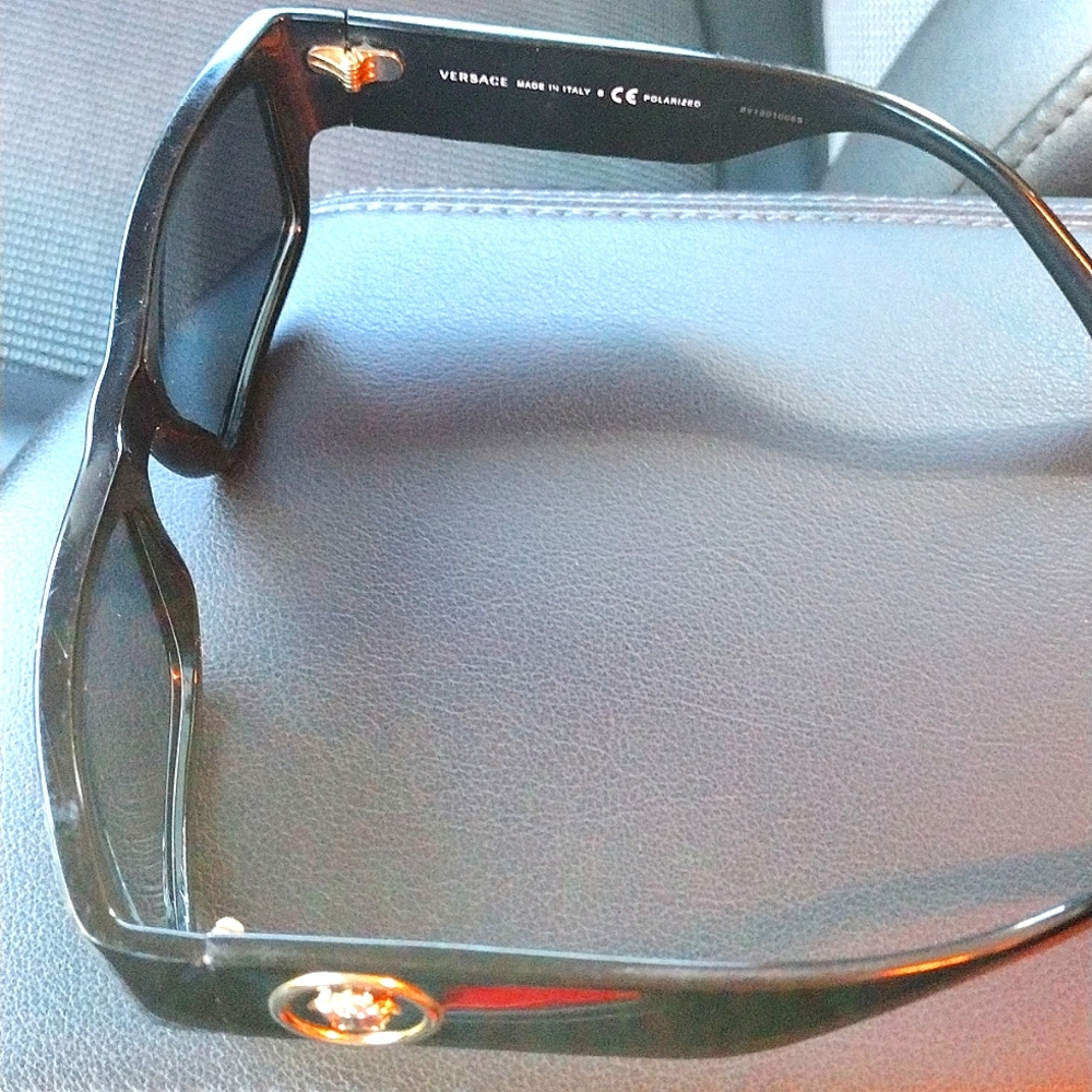 PIr if blk polorized Versace sunglasses